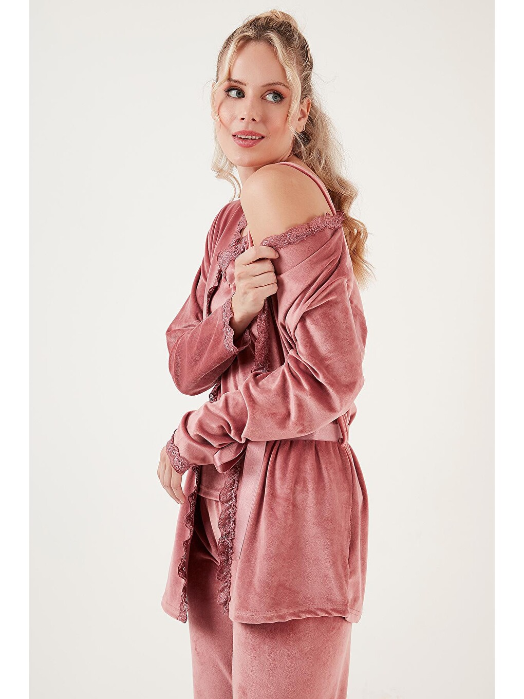 Pembe Regular Fit Dantelli Yumuşak Dokulu Sabahlıklı Kadife Kadın Pijama Takımı 6095545w4-2