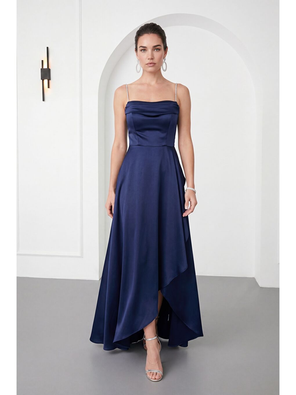 Kadın Lacivert Taş Askılı Yaka Detay Uzun Saten Mezuniyet & Abiye Elbise