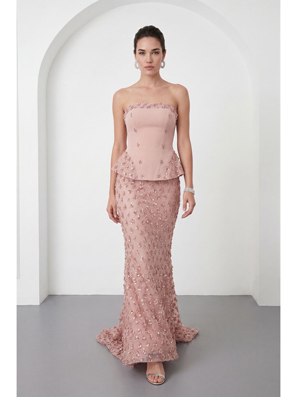 Pembe Kadın Pudra Dar Kalıp Straplez Yaka Payetli Uzun Abiye Elbise