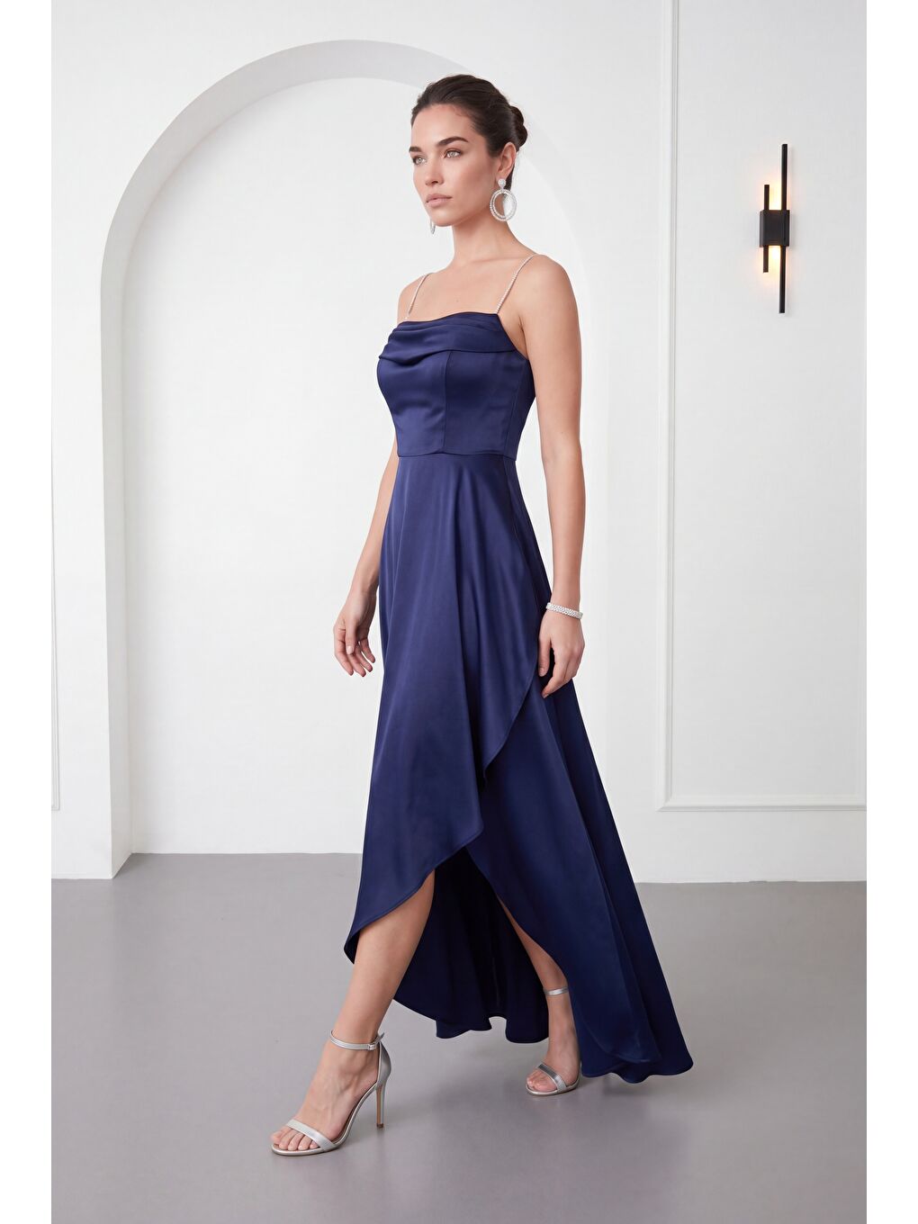 Kadın Lacivert Taş Askılı Yaka Detay Uzun Saten Mezuniyet & Abiye Elbise-1