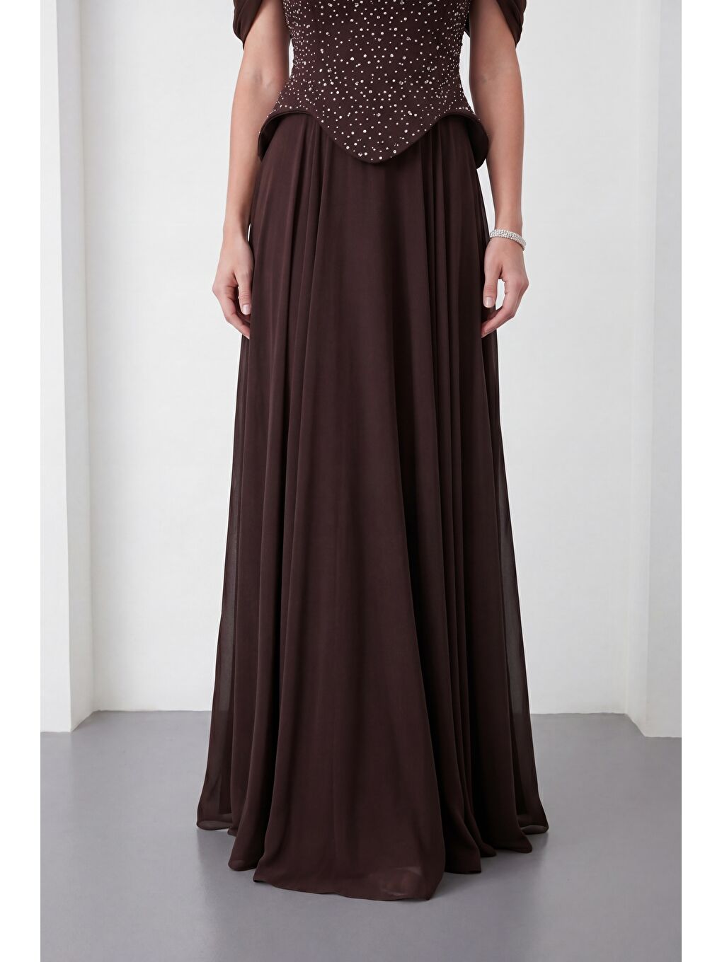 Kadın Kahverengi Şal Yaka Peplum Detay Uzun Şifon Abiye Elbise-3