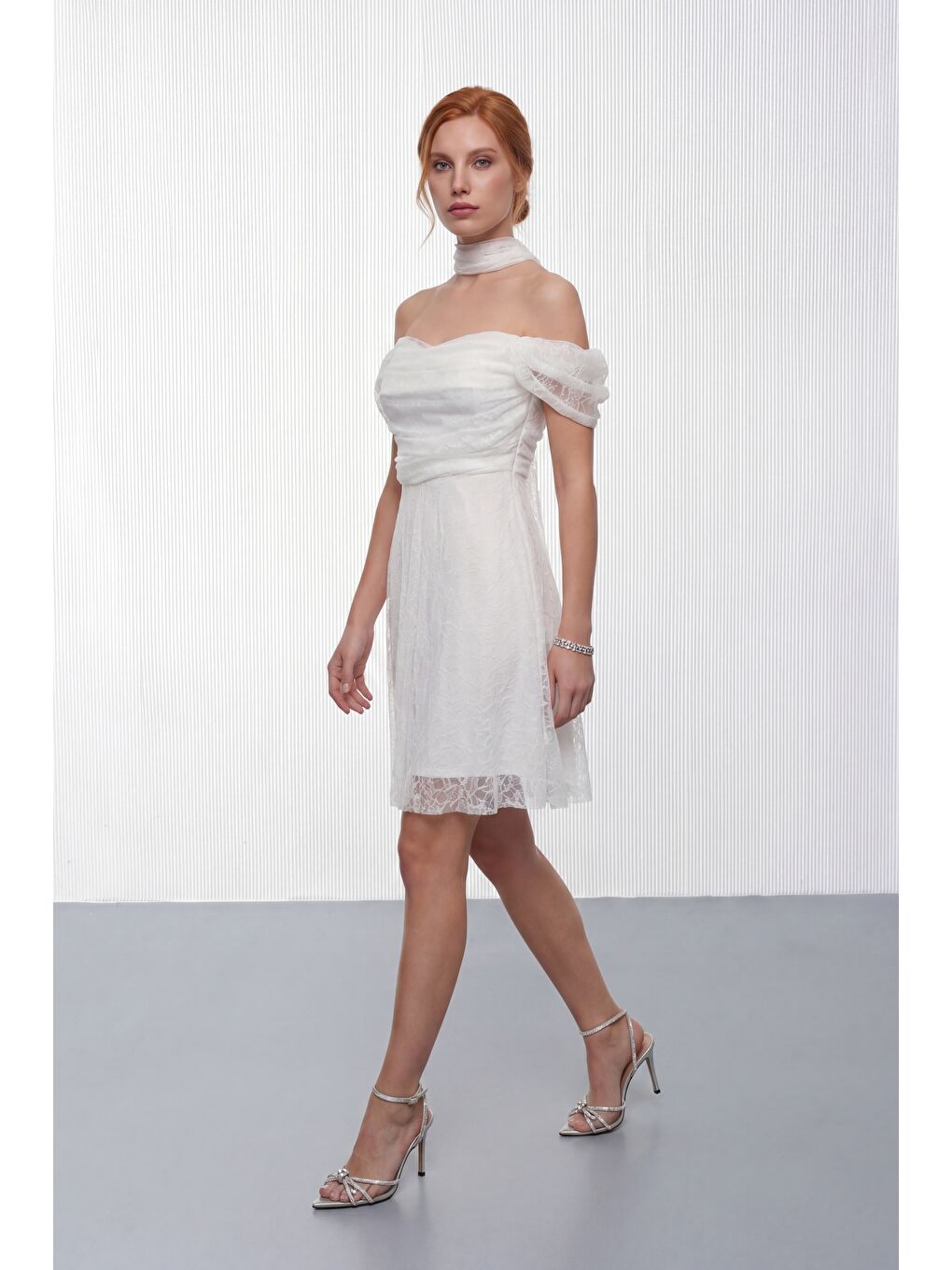 Kadın Beyaz Kayık Yaka Dantelli Mini Mezuniyet & Abiye Elbise