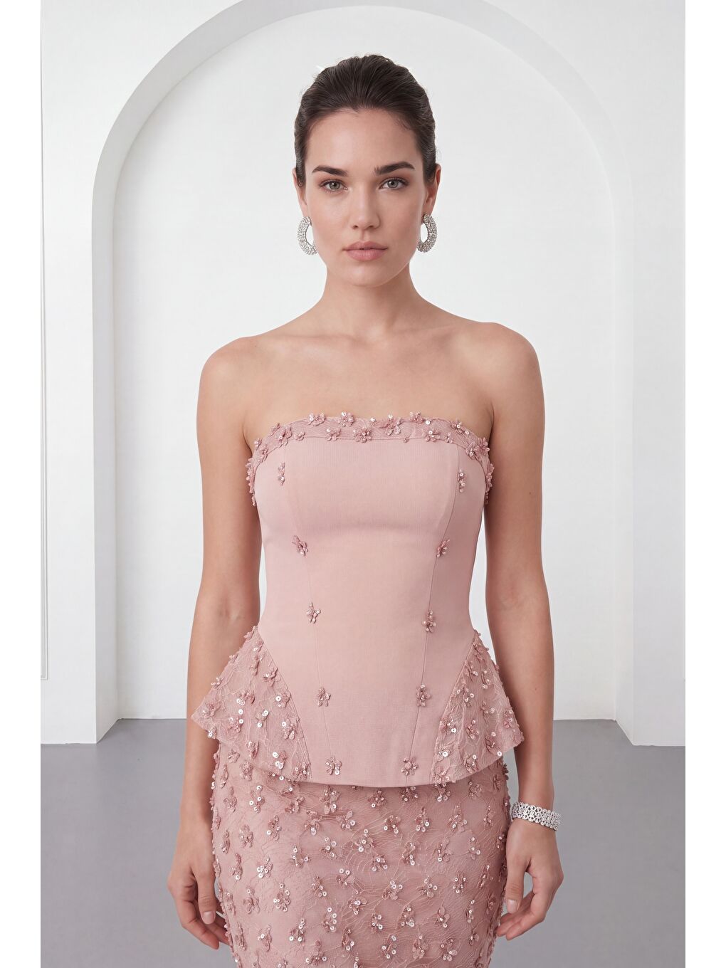 Pembe Kadın Pudra Dar Kalıp Straplez Yaka Payetli Uzun Abiye Elbise-1