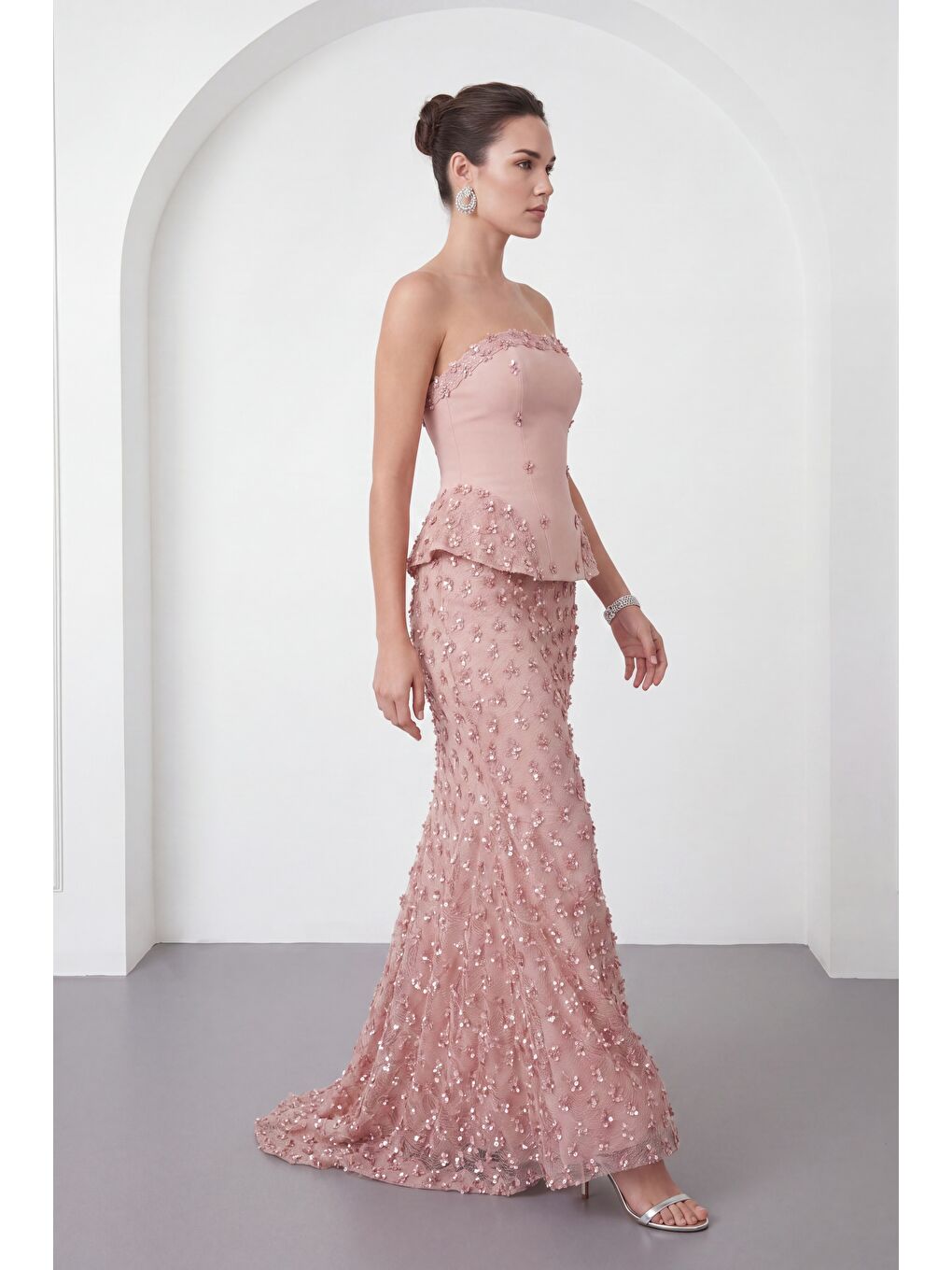Pembe Kadın Pudra Dar Kalıp Straplez Yaka Payetli Uzun Abiye Elbise-2