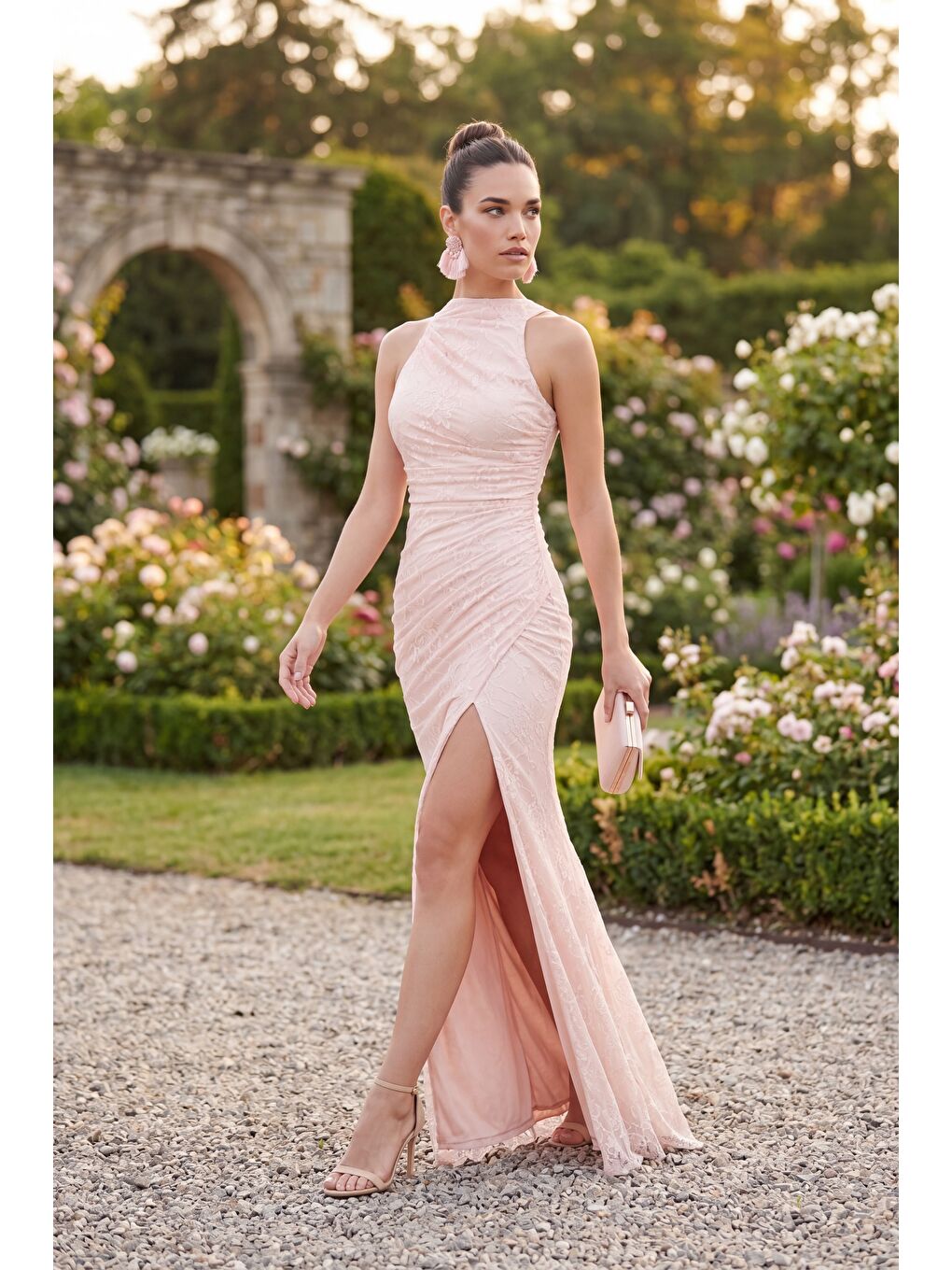 Pembe Kadın Pudra Halter Yaka Yırtmaçlı Uzun Dantel Abiye Elbise-4