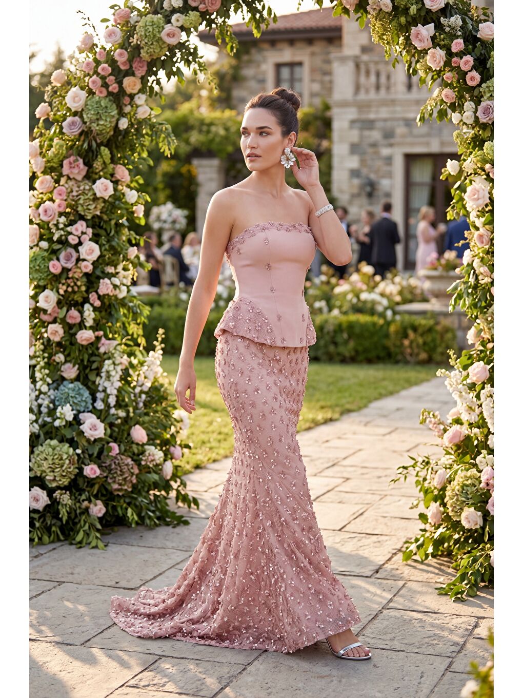 Pembe Kadın Pudra Dar Kalıp Straplez Yaka Payetli Uzun Abiye Elbise-3