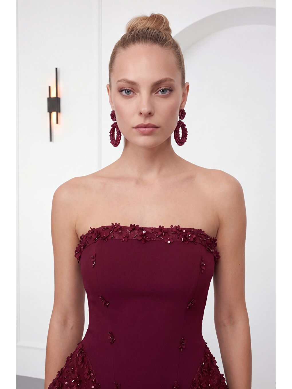 Kadın Bordo Dar Kalıp Straplez Yaka Payetli Uzun Abiye Elbise-2