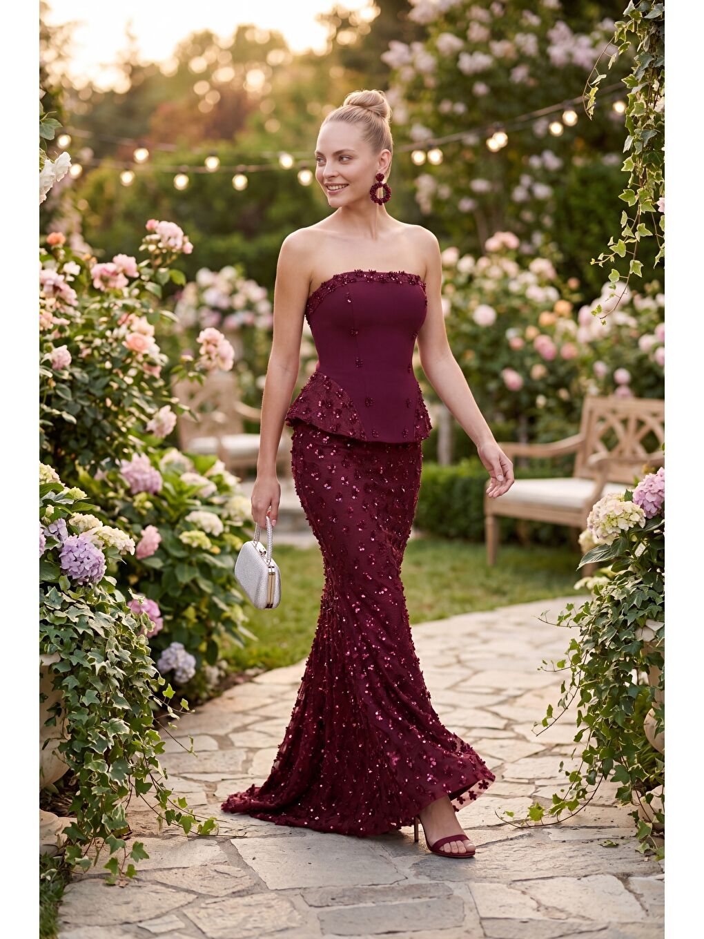 Kadın Bordo Dar Kalıp Straplez Yaka Payetli Uzun Abiye Elbise-3