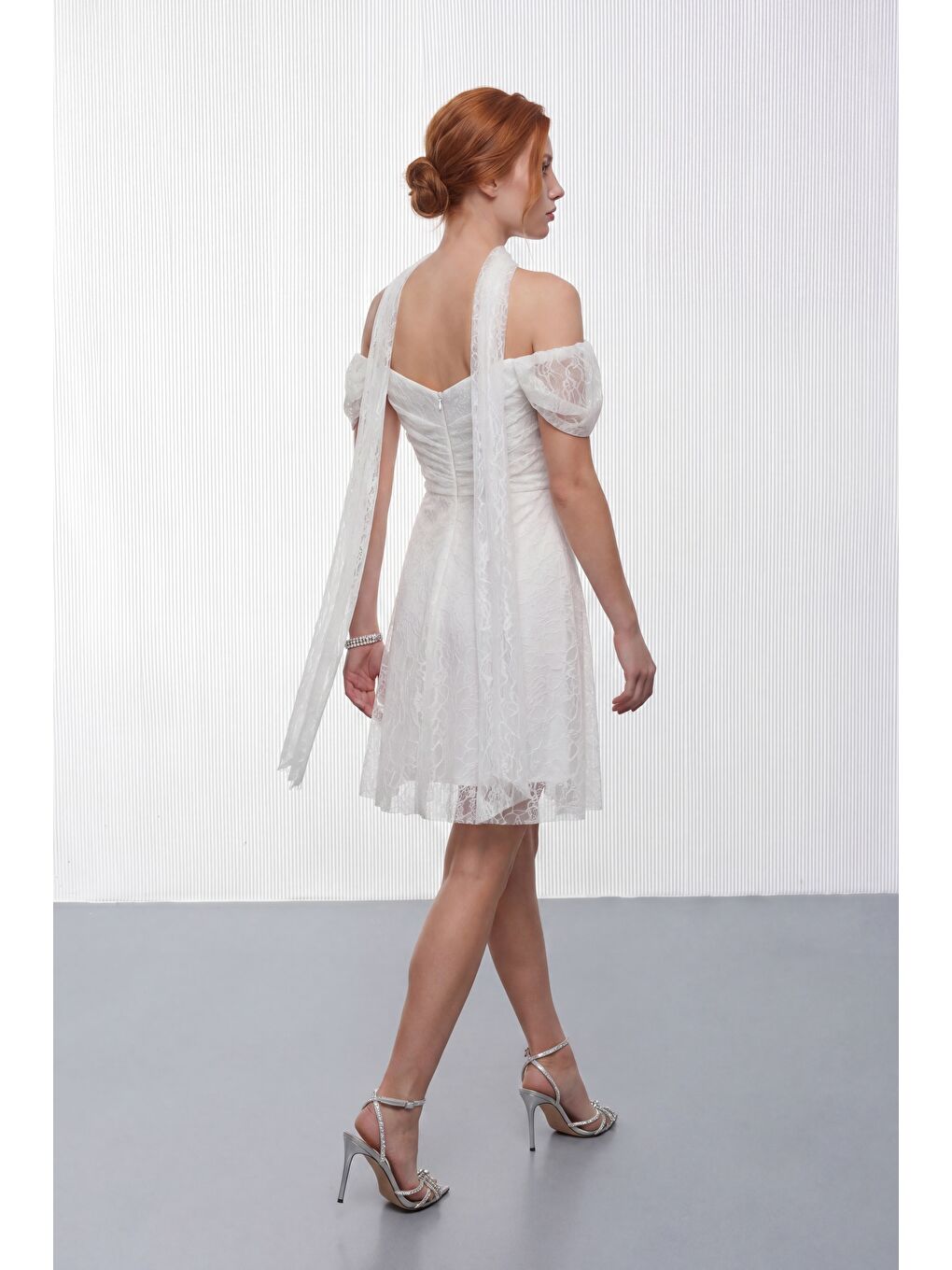 Kadın Beyaz Kayık Yaka Dantelli Mini Mezuniyet & Abiye Elbise-4