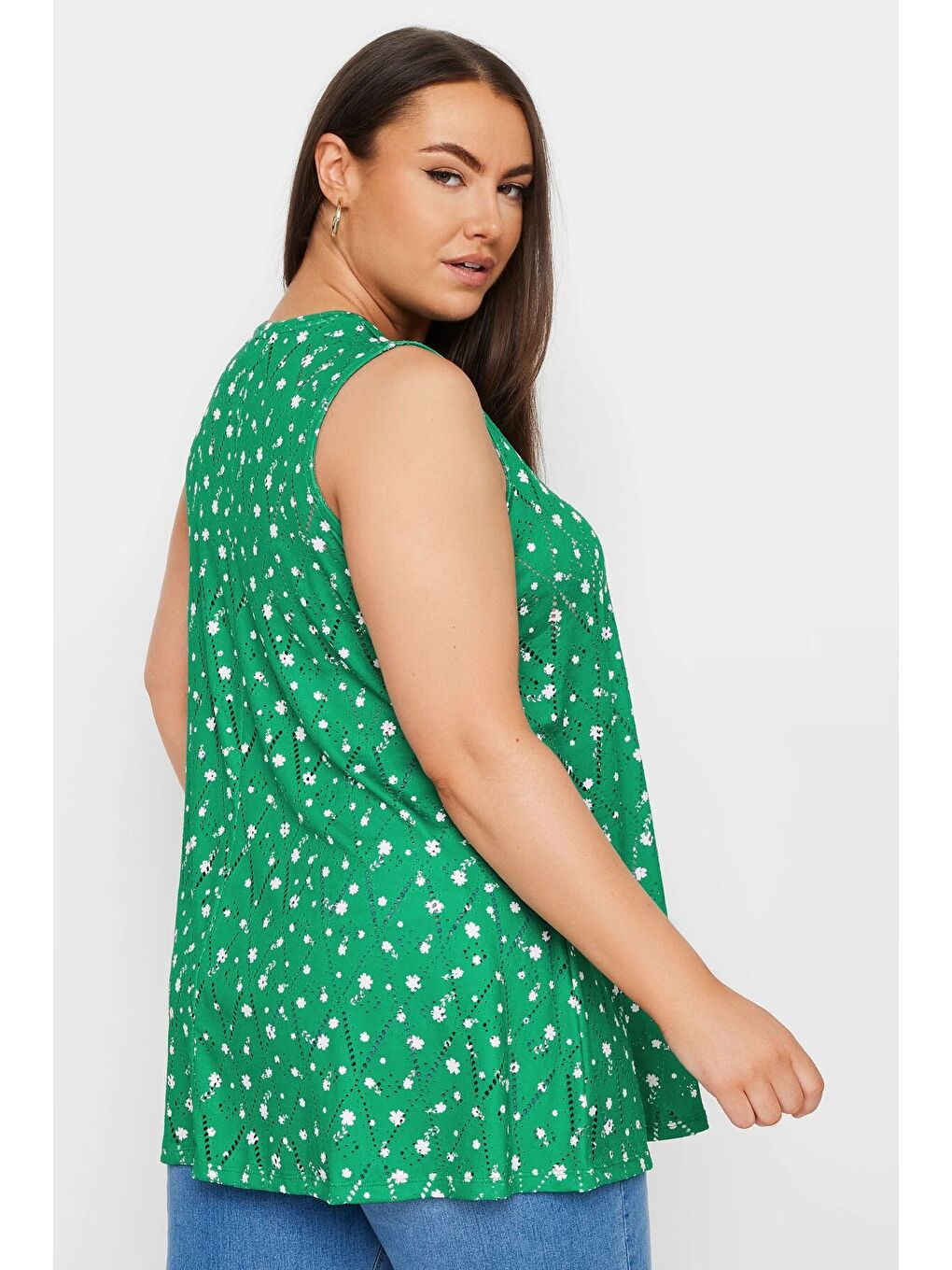 Yeşil Büyük Beden V Yaka Dantel Detaylı Astarsız Sıfır Kollu Bluz 303246-4