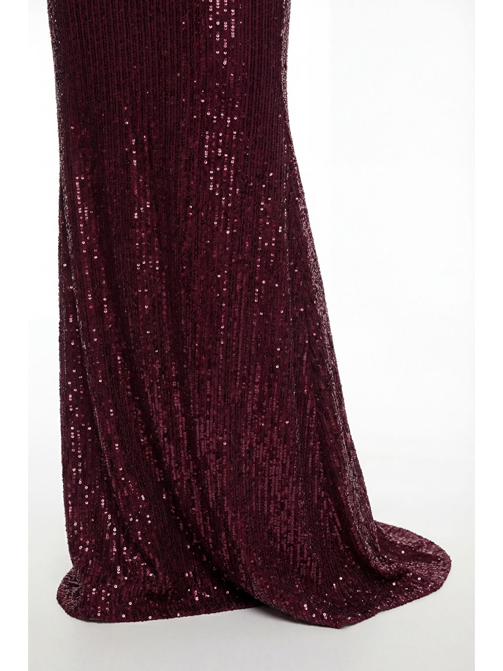 Kadın Bordo Dar Kalıp Halter Yaka Uzun Pul Payet Abiye Elbise-3