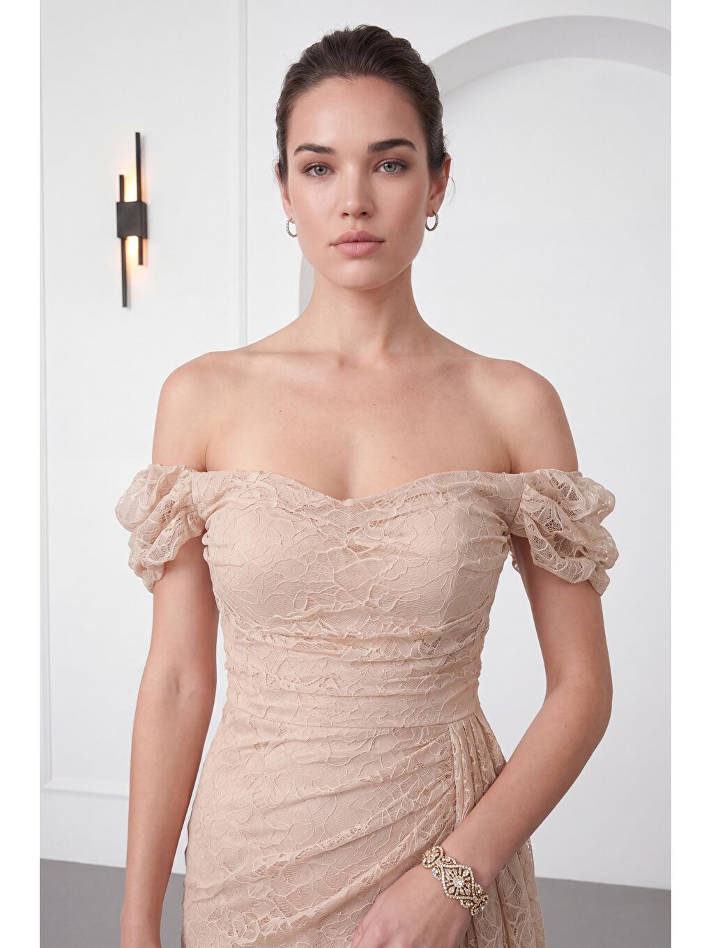 Kadın Bej Dar Kalıp Kayık Yaka Dantelli Uzun Abiye Elbise-2