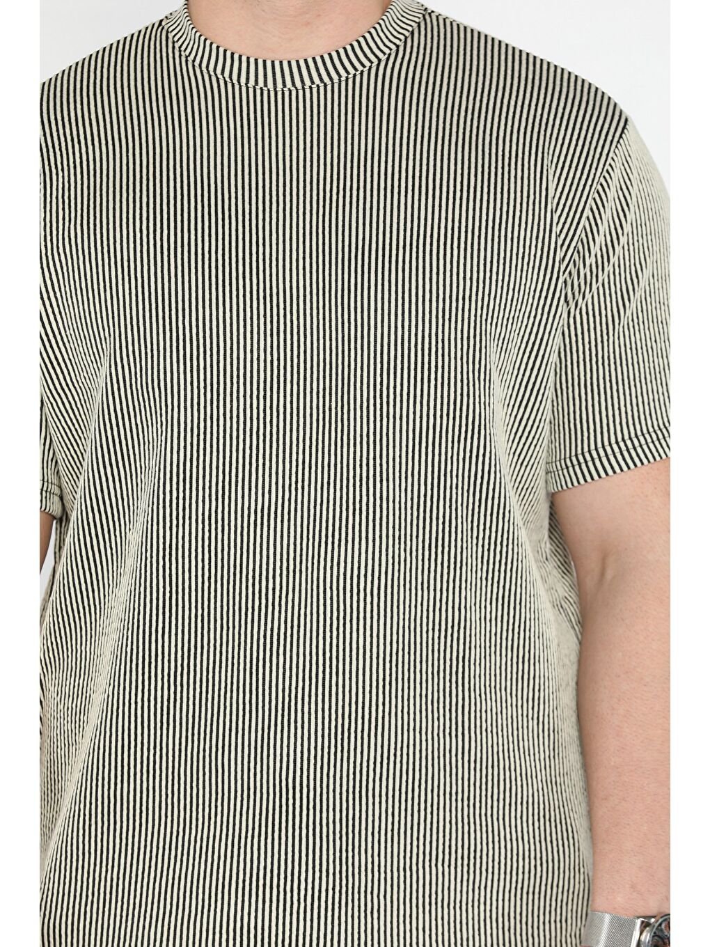 Siyah Bisiklet Yaka Çizgili Erkek Tişört-3