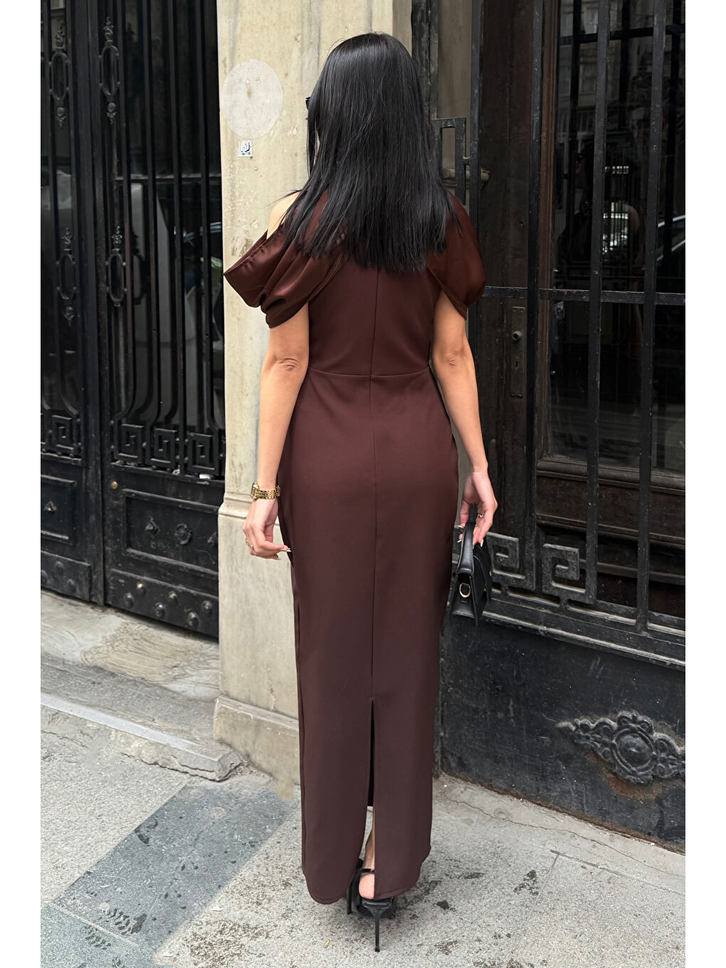 Kadın Kahverengi Dik Yaka Pelerin Detaylı Maxi Davet Elbisesi-4