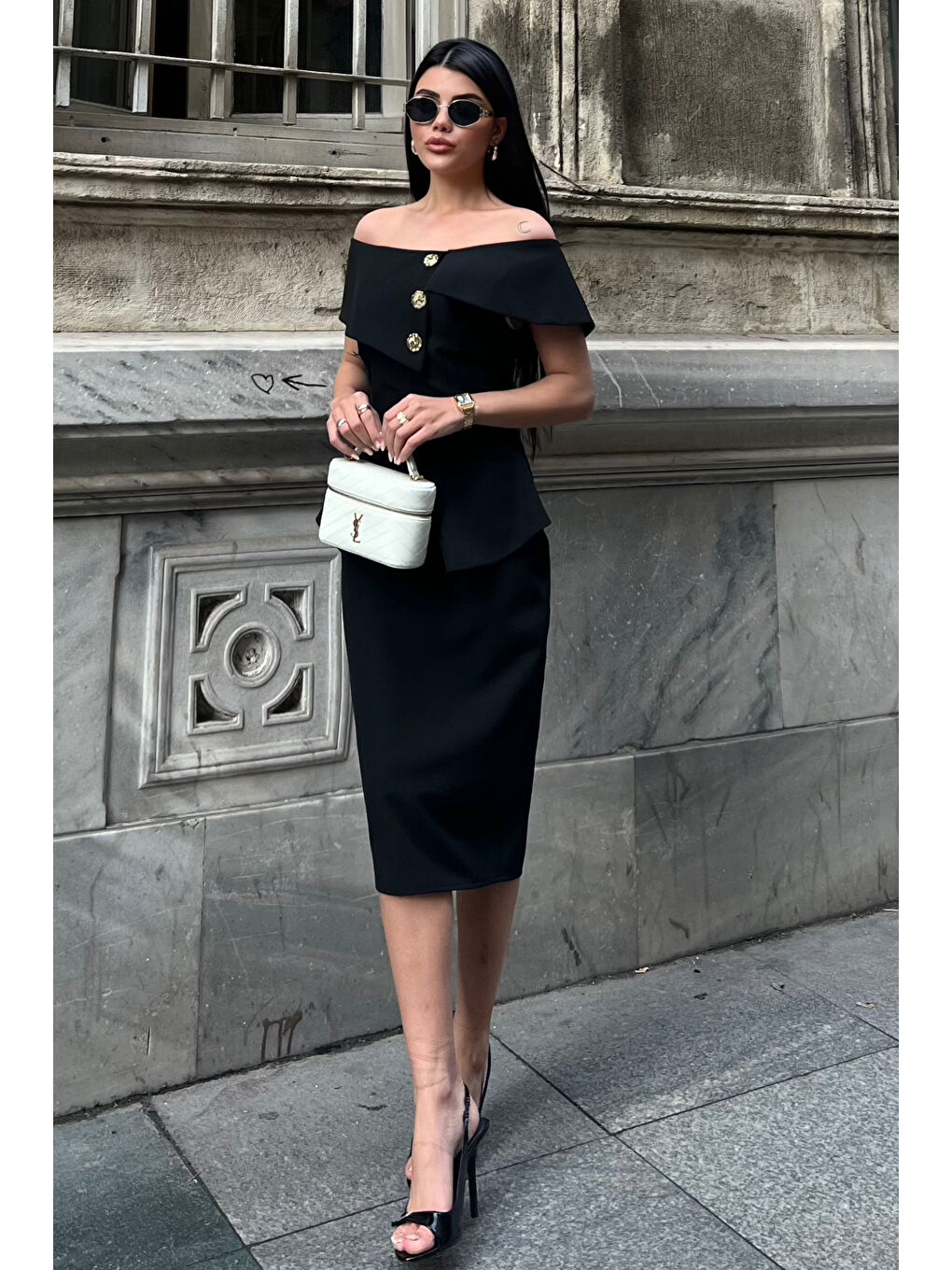 Kadın Siyah Madonna Yaka Gold Toka Detaylı Davet Elbisesi-1