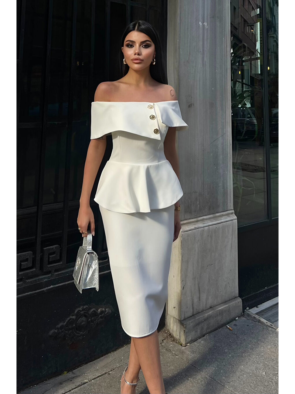 Kadın Beyaz Madonna Yaka Gold Toka Detaylı Davet Elbisesi-3