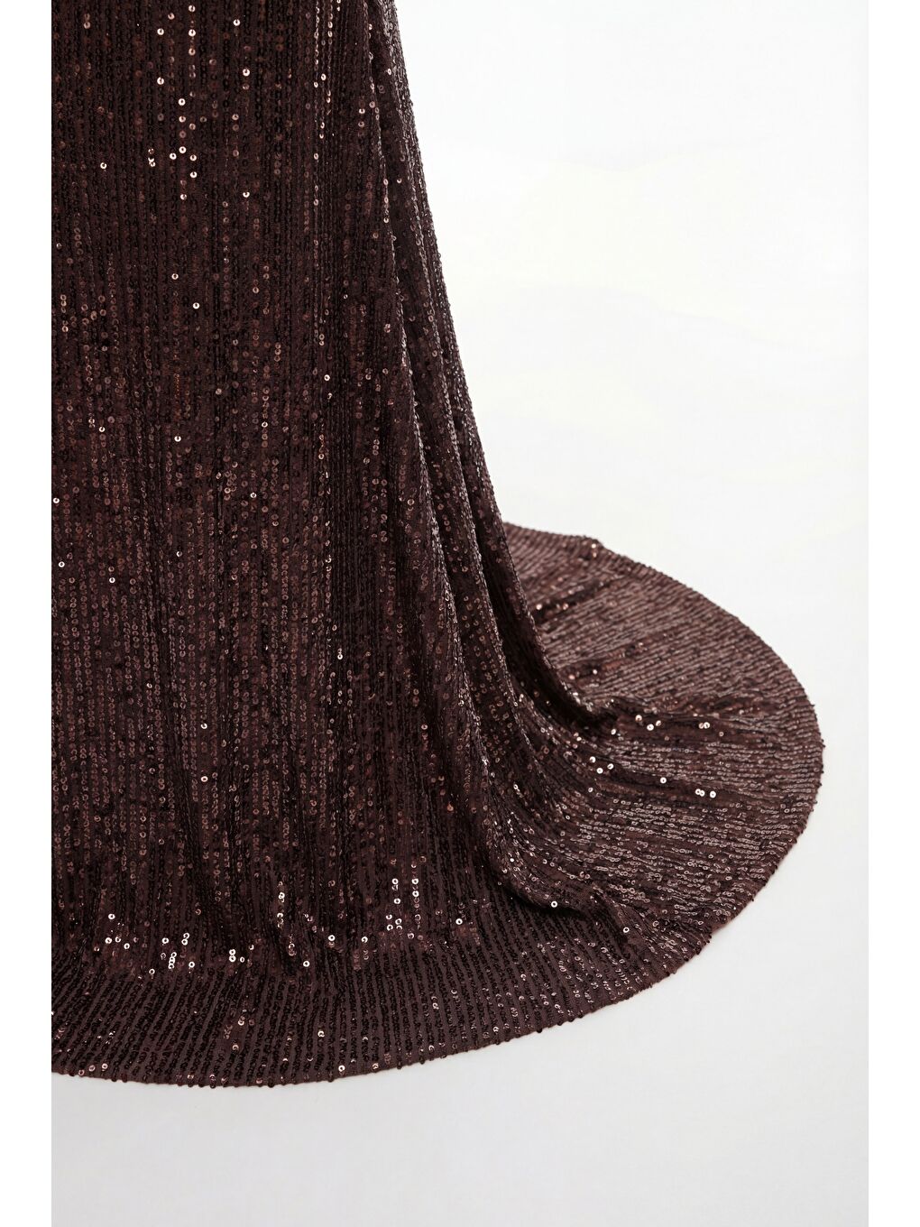 Kadın Kahverengi Dar Kalıp Halter Yaka Uzun Pul Payet Abiye Elbise-3