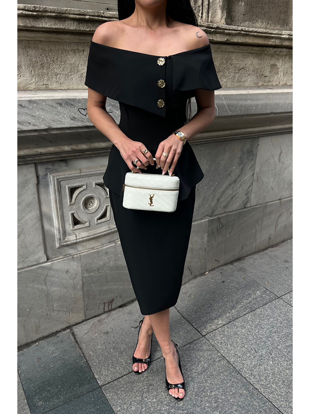 Kadın Siyah Madonna Yaka Gold Toka Detaylı Davet Elbisesi-2