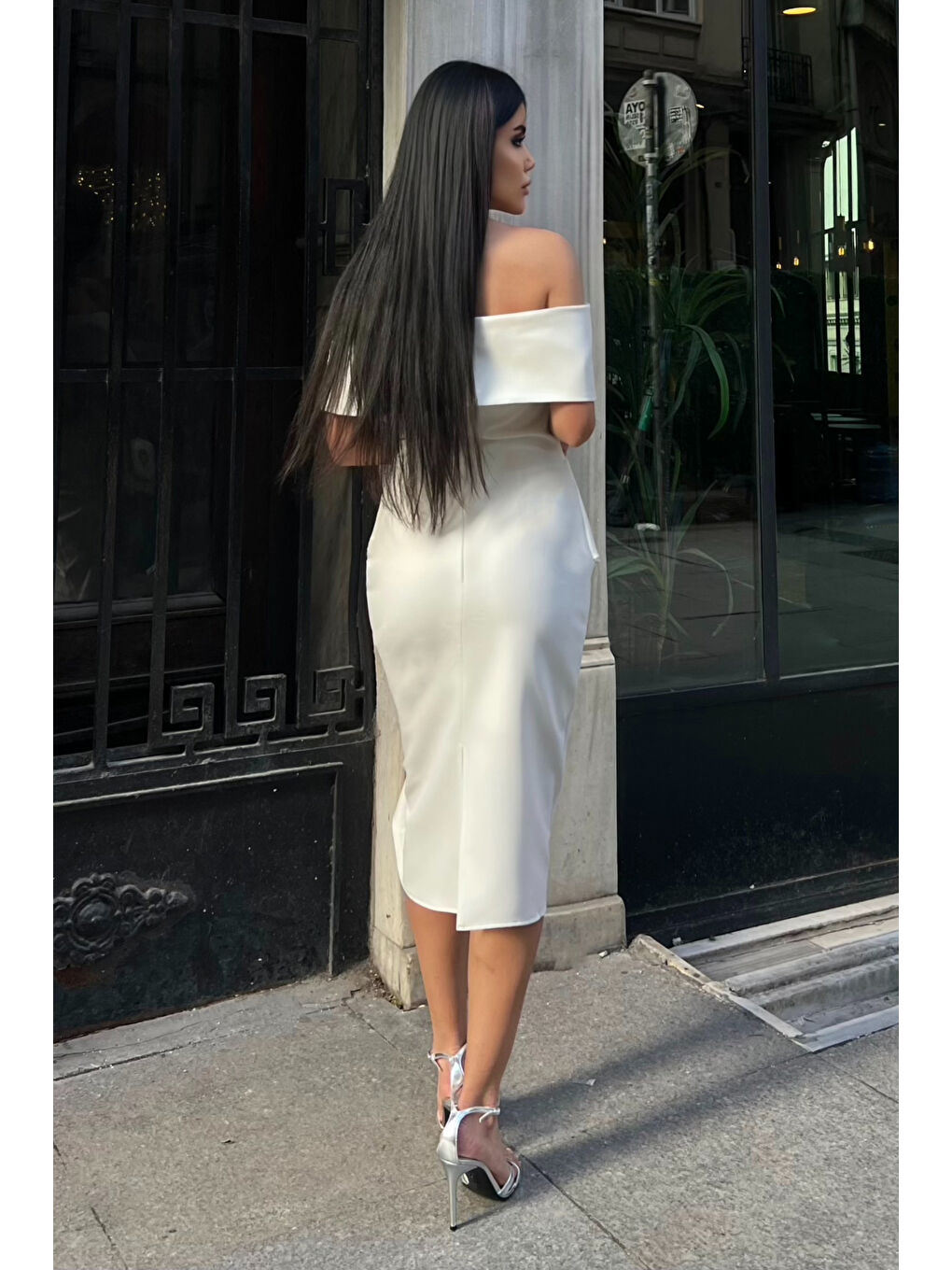 Kadın Beyaz Madonna Yaka Gold Toka Detaylı Davet Elbisesi-5