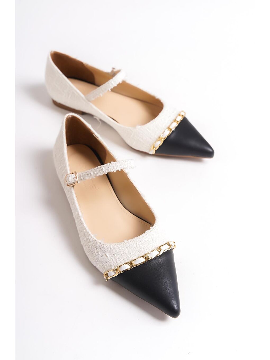 Beyaz Sivri Burunlu Bantlı Kadın Babet