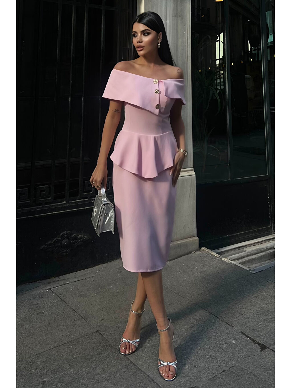 Kadın Pembe Madonna Yaka Gold Toka Detaylı Davet Elbisesi