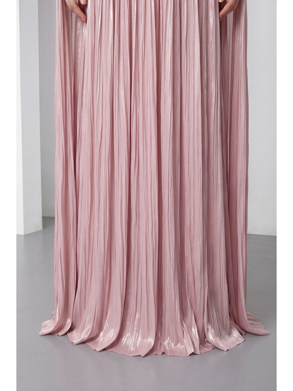 Pembe Kadın Pudra Şifon Dökümlü Pelerin Kollu Uzun Abiye Elbise-3