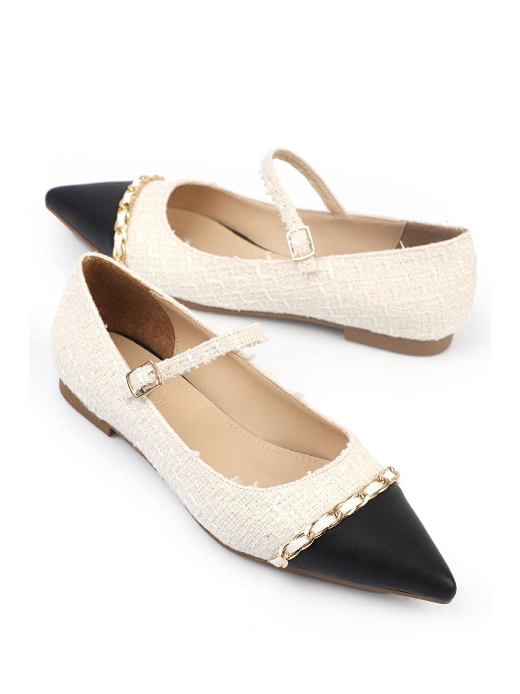 Beyaz Sivri Burunlu Bantlı Kadın Babet-1