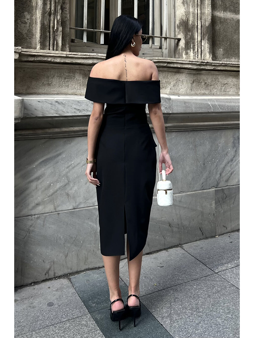 Kadın Siyah Madonna Yaka Gold Toka Detaylı Davet Elbisesi-4