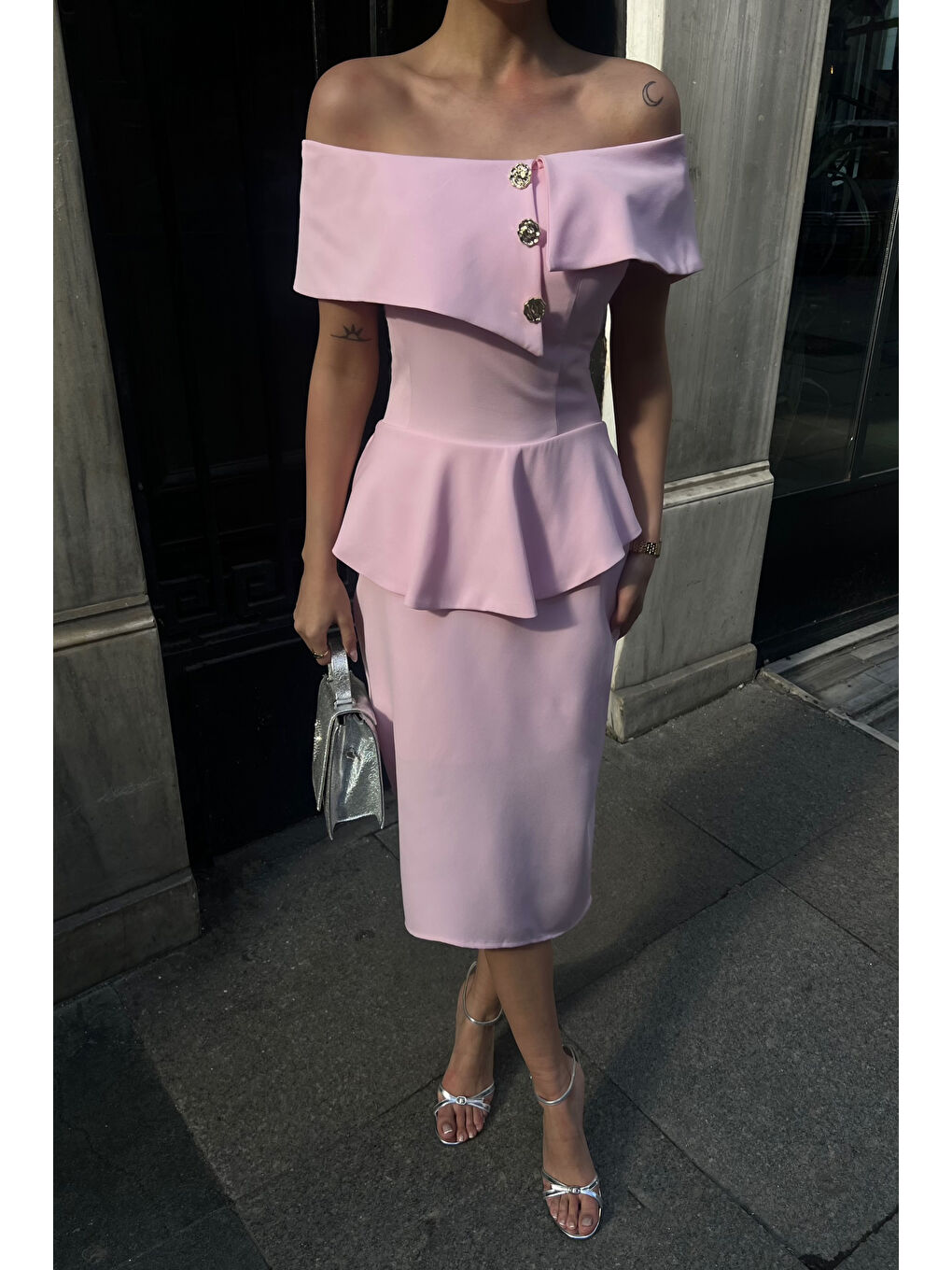 Kadın Pembe Madonna Yaka Gold Toka Detaylı Davet Elbisesi-2