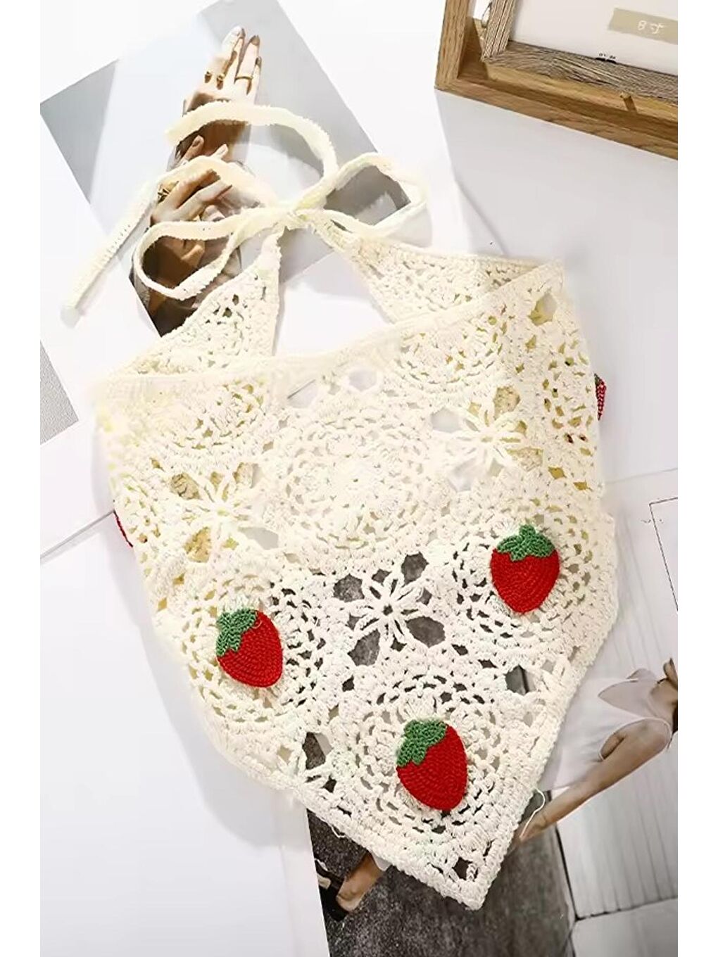 Ekru Örgü Bohem Çilekli Üçgen Bandana