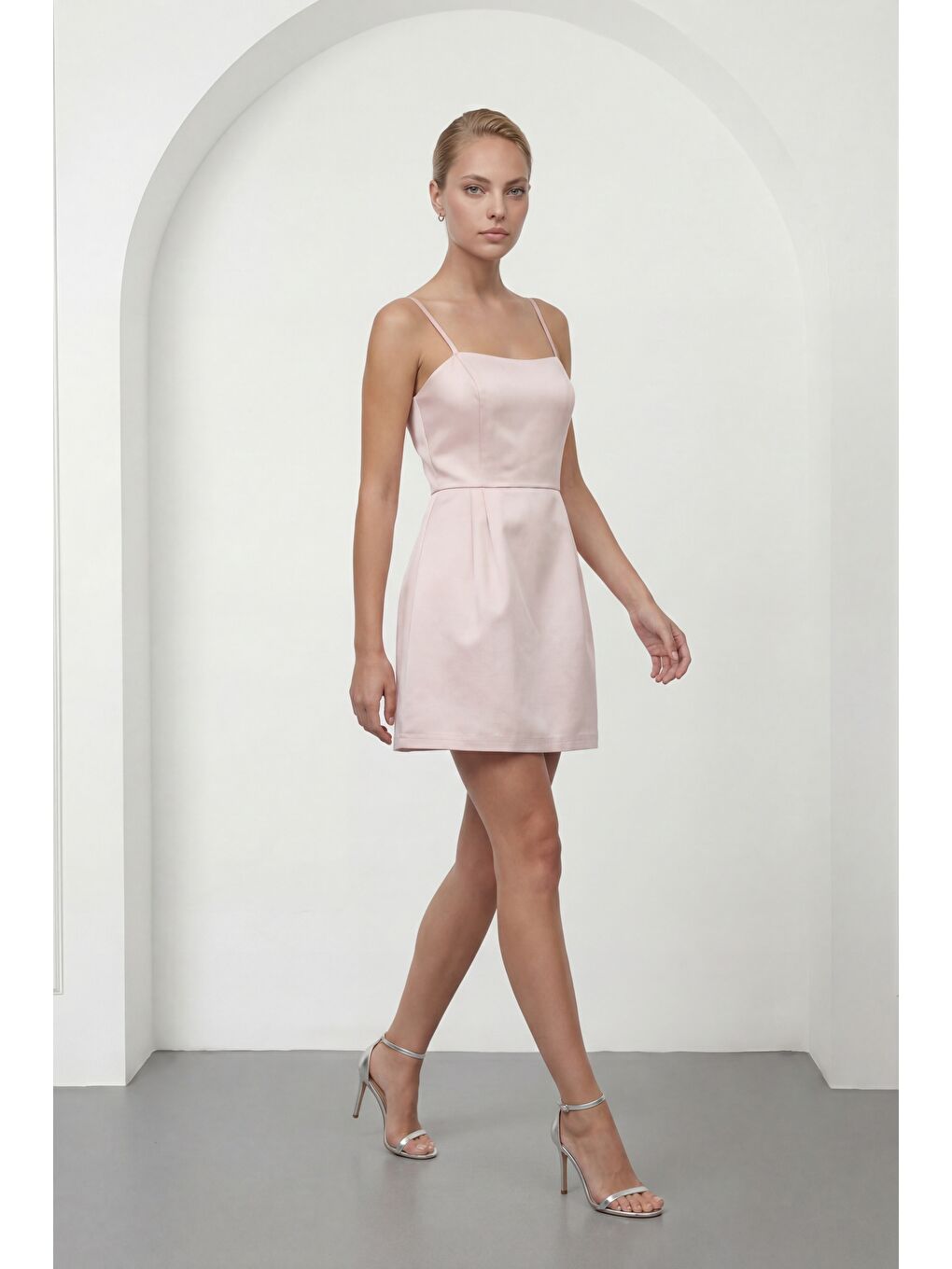Pembe Kadın Pudra İnce Askılı Mini Saten Mezuniyet Abiye Elbise