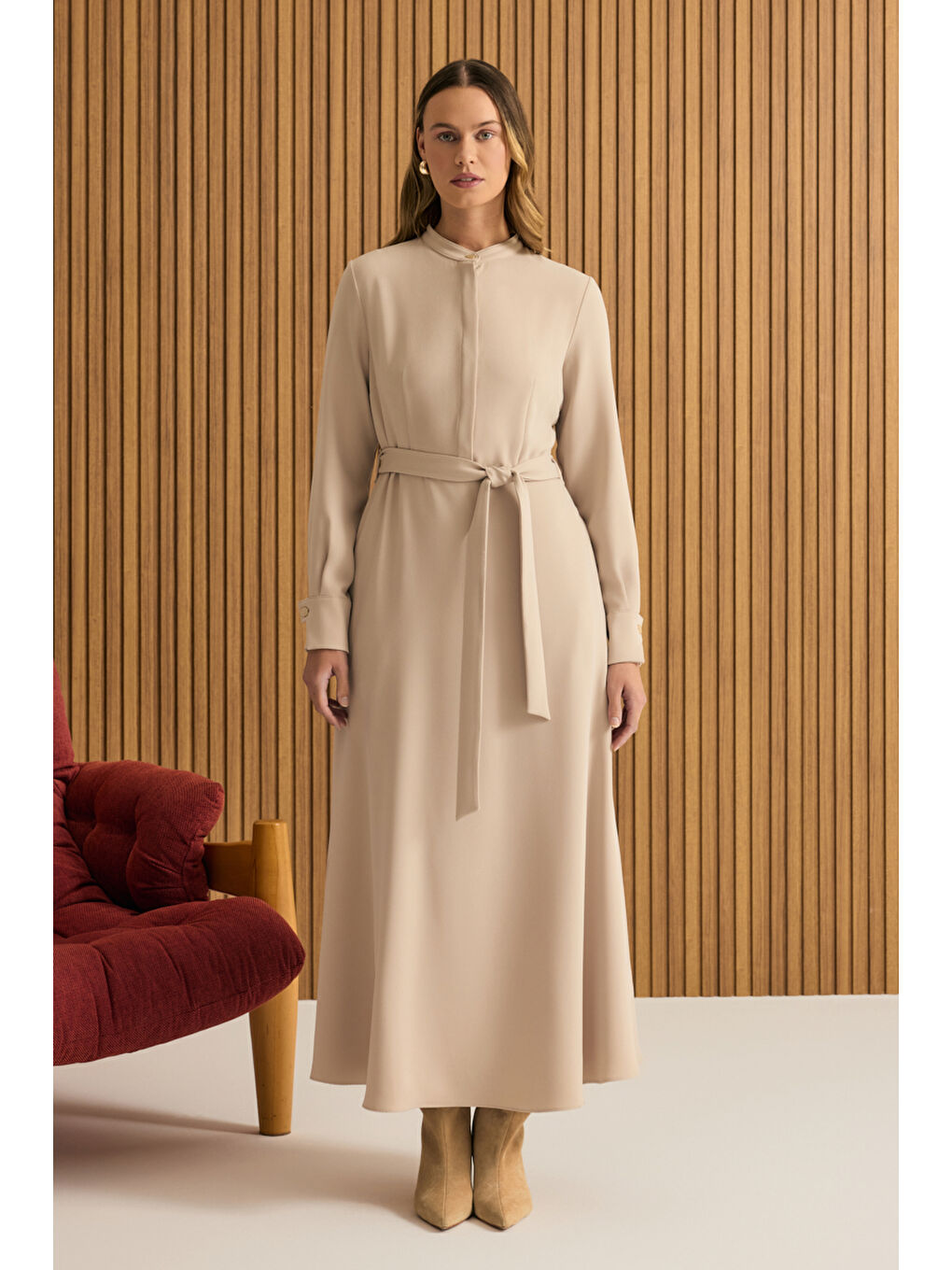 Bej Hakim Yaka Dökümlü Elbise-1