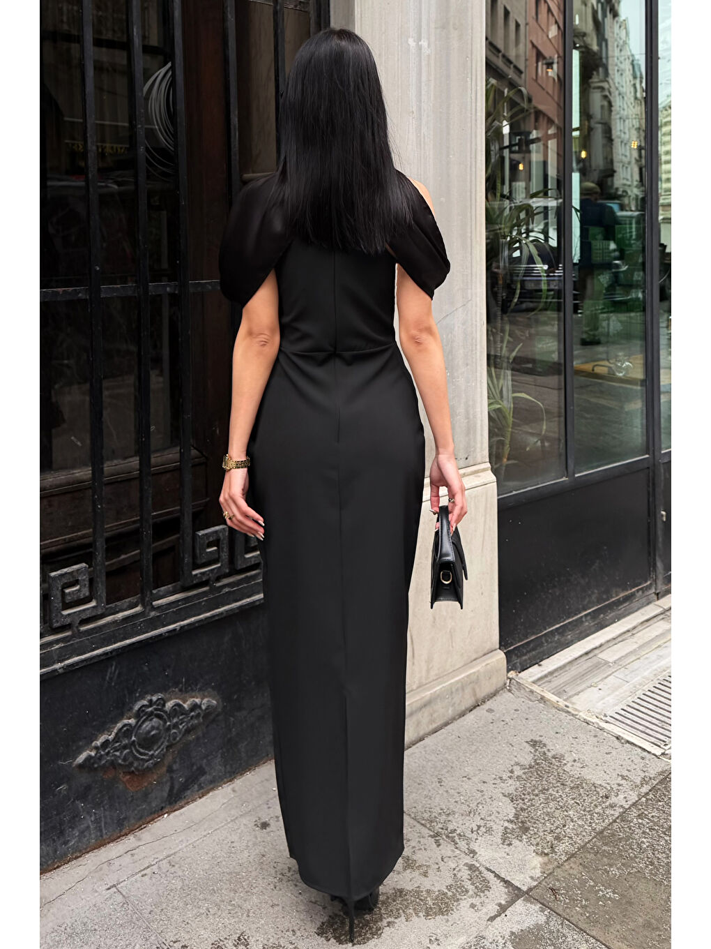 Kadın Siyah Dik Yaka Pelerin Detaylı Maxi Davet Elbisesi-3