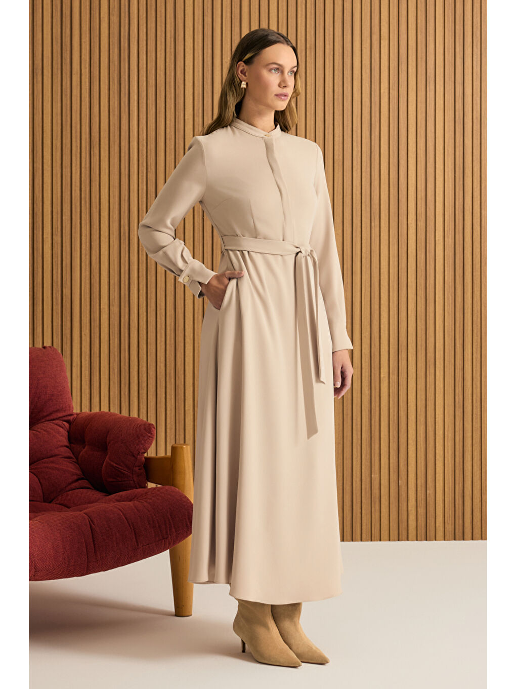 Bej Hakim Yaka Dökümlü Elbise-2