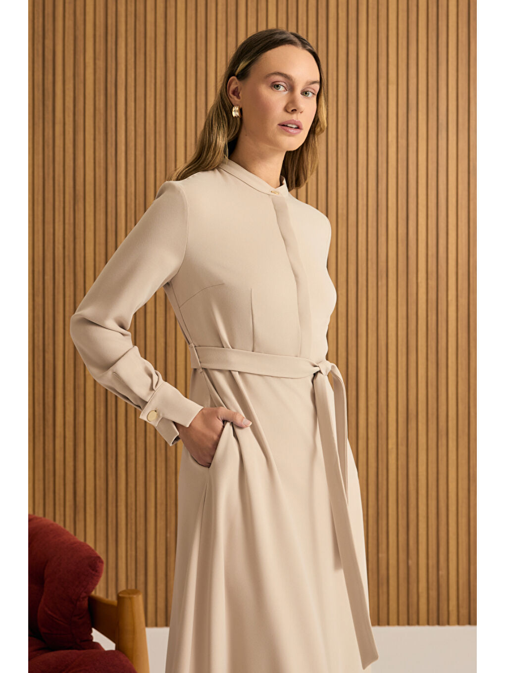 Bej Hakim Yaka Dökümlü Elbise-3