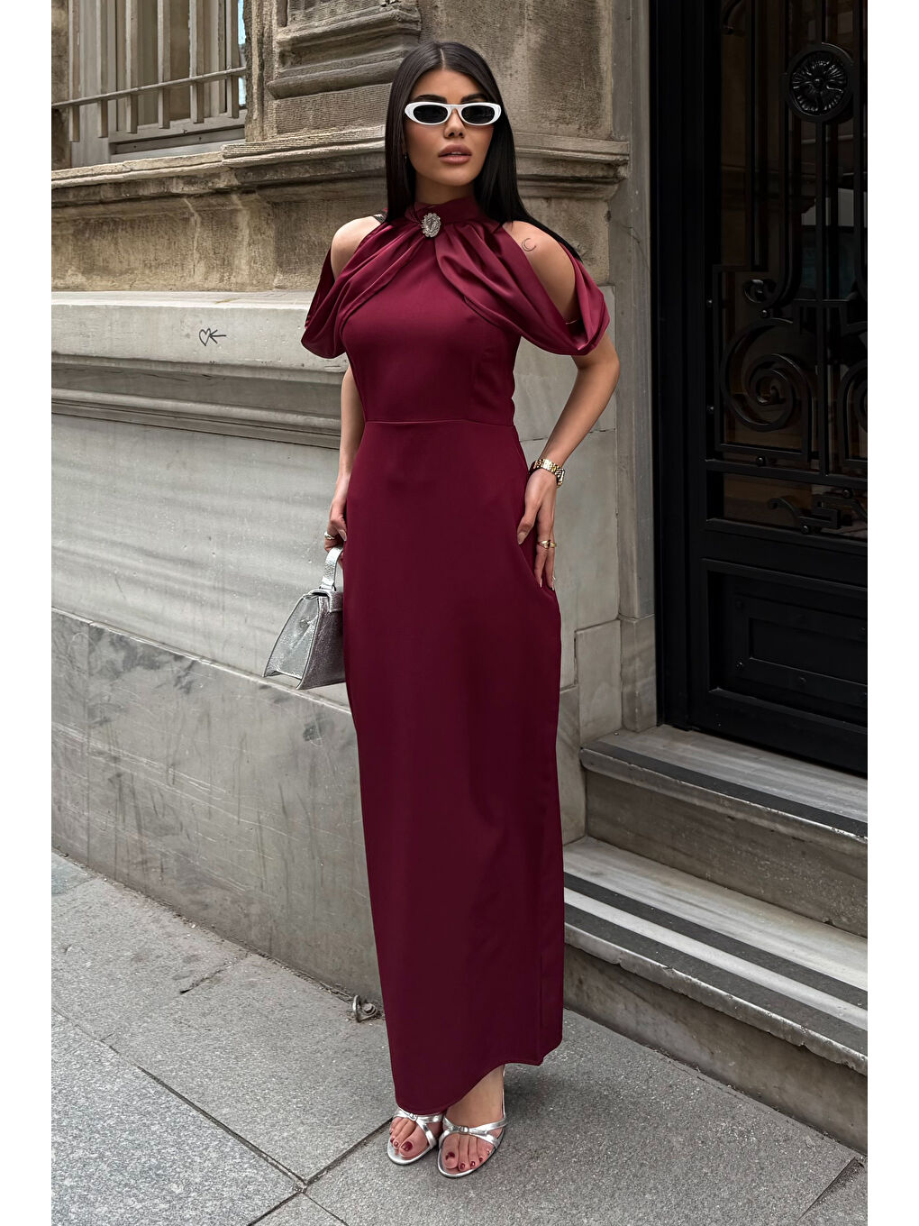 Kadın Bordo Dik Yaka Pelerin Detaylı Maxi Davet Elbisesi-1