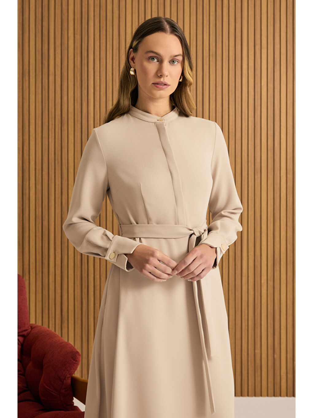 Bej Hakim Yaka Dökümlü Elbise-4