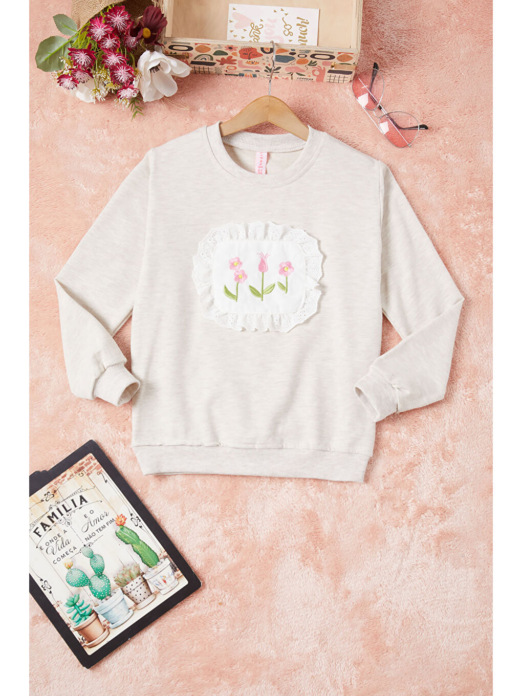 Pembe Life Kids Club Ekru Krem Dantelli Lale Nakışlı Kız Çocuk Sweatshirt 16767