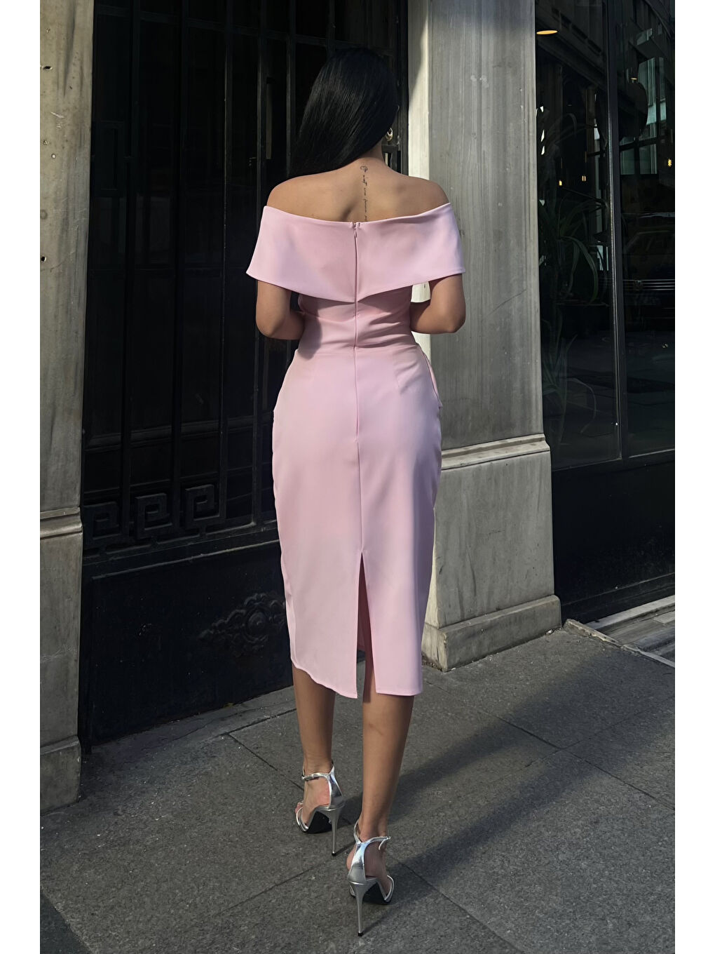 Kadın Pembe Madonna Yaka Gold Toka Detaylı Davet Elbisesi-4