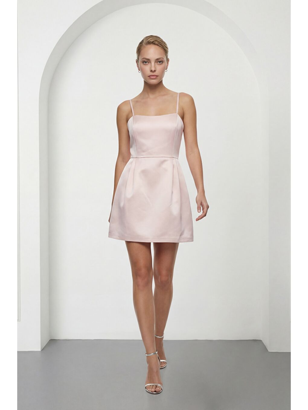 Pembe Kadın Pudra İnce Askılı Mini Saten Mezuniyet Abiye Elbise-1