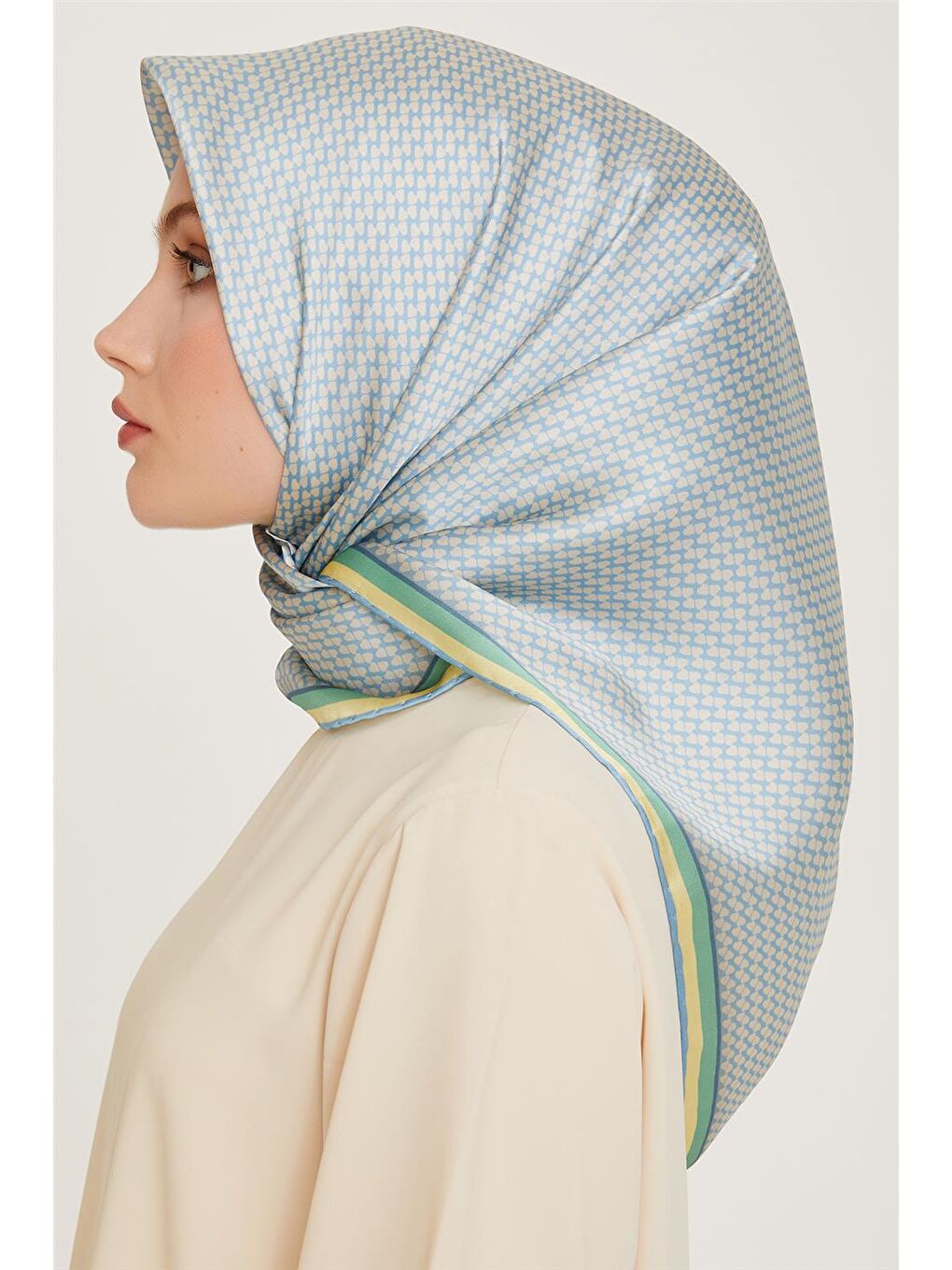 Karışık Klasik Desenli Sura Saf İpek Eşarp 9243D 06 51-2