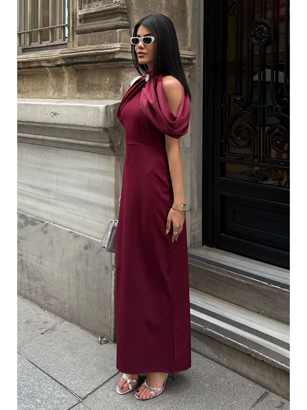 Kadın Bordo Dik Yaka Pelerin Detaylı Maxi Davet Elbisesi-2
