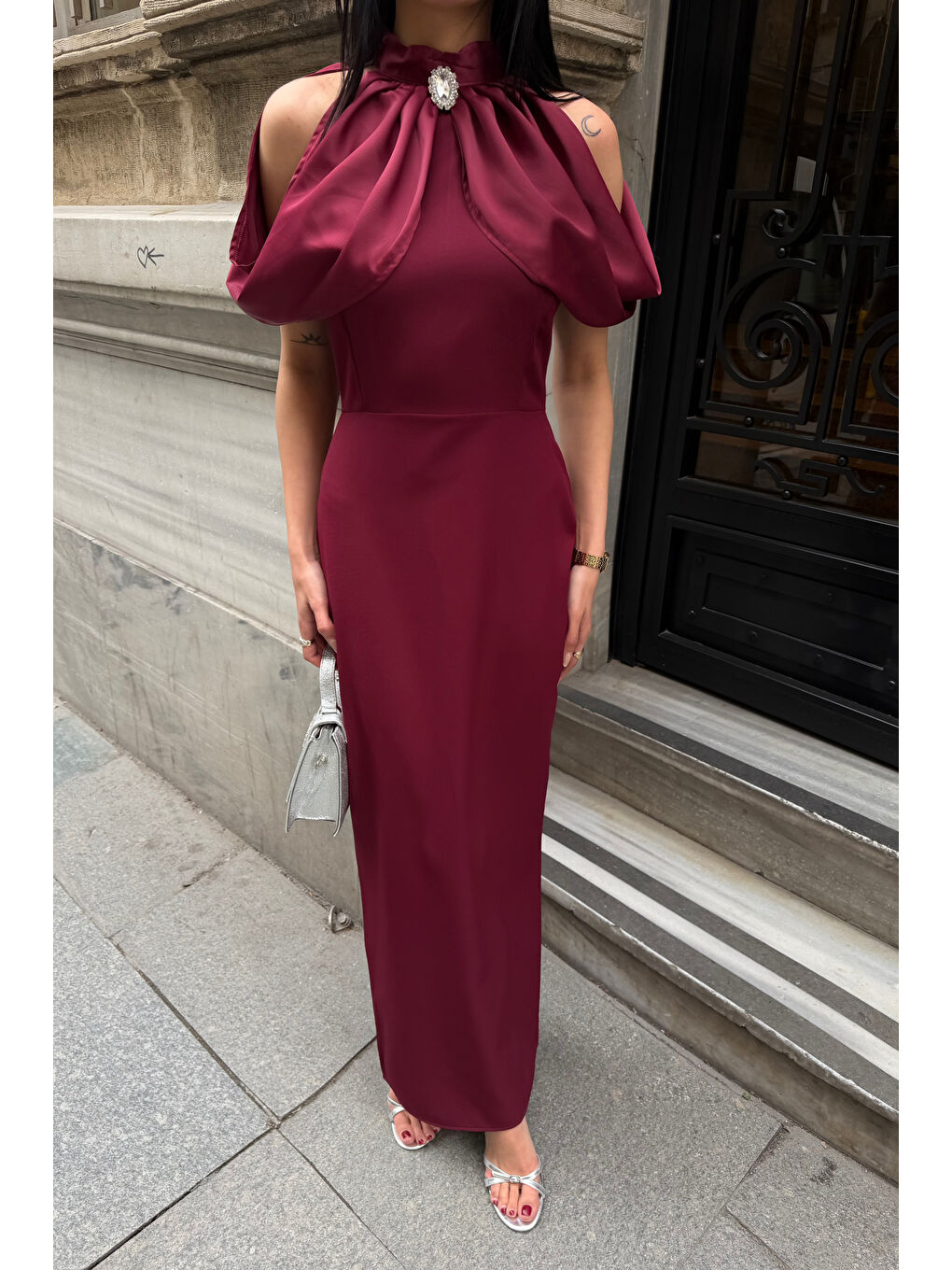 Kadın Bordo Dik Yaka Pelerin Detaylı Maxi Davet Elbisesi-3