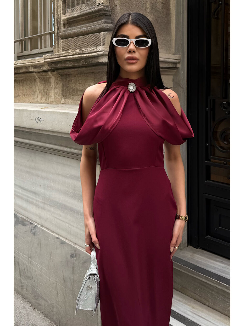 Kadın Bordo Dik Yaka Pelerin Detaylı Maxi Davet Elbisesi-4