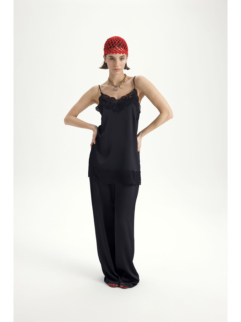 Maris Dantel Detay Siyah Saten Pantolon Takım-1