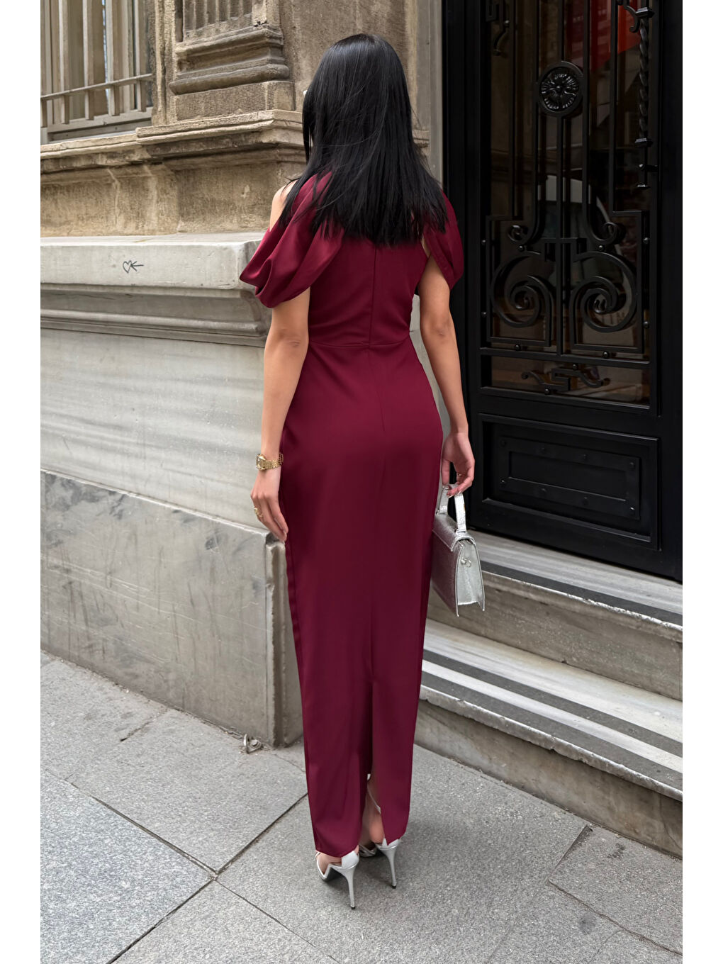 Kadın Bordo Dik Yaka Pelerin Detaylı Maxi Davet Elbisesi-5