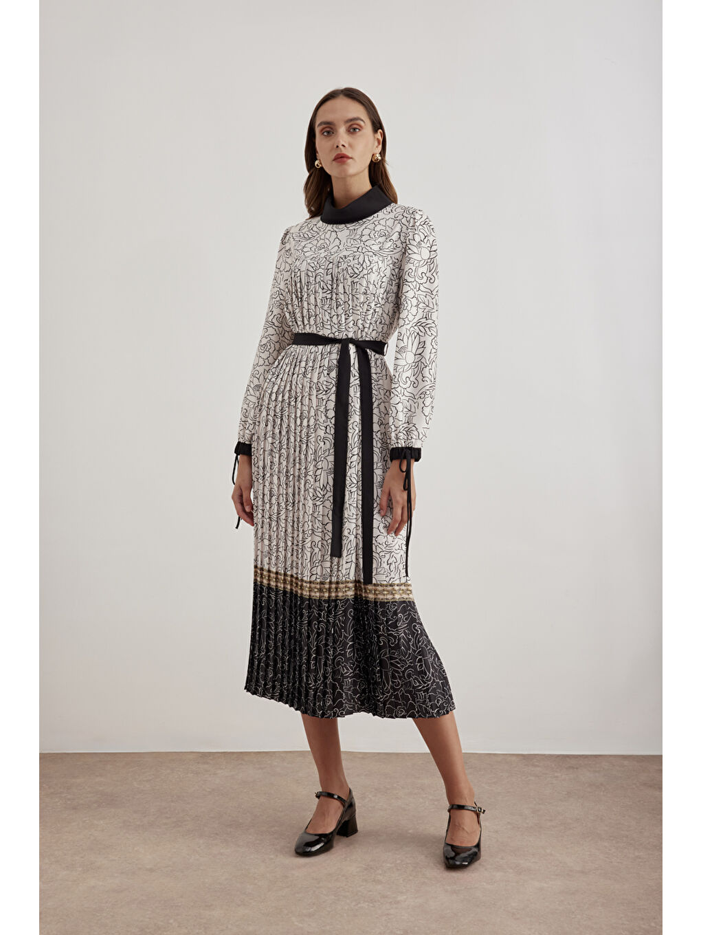 Ekru Belden Kuşaklı Pileli Elbise-1