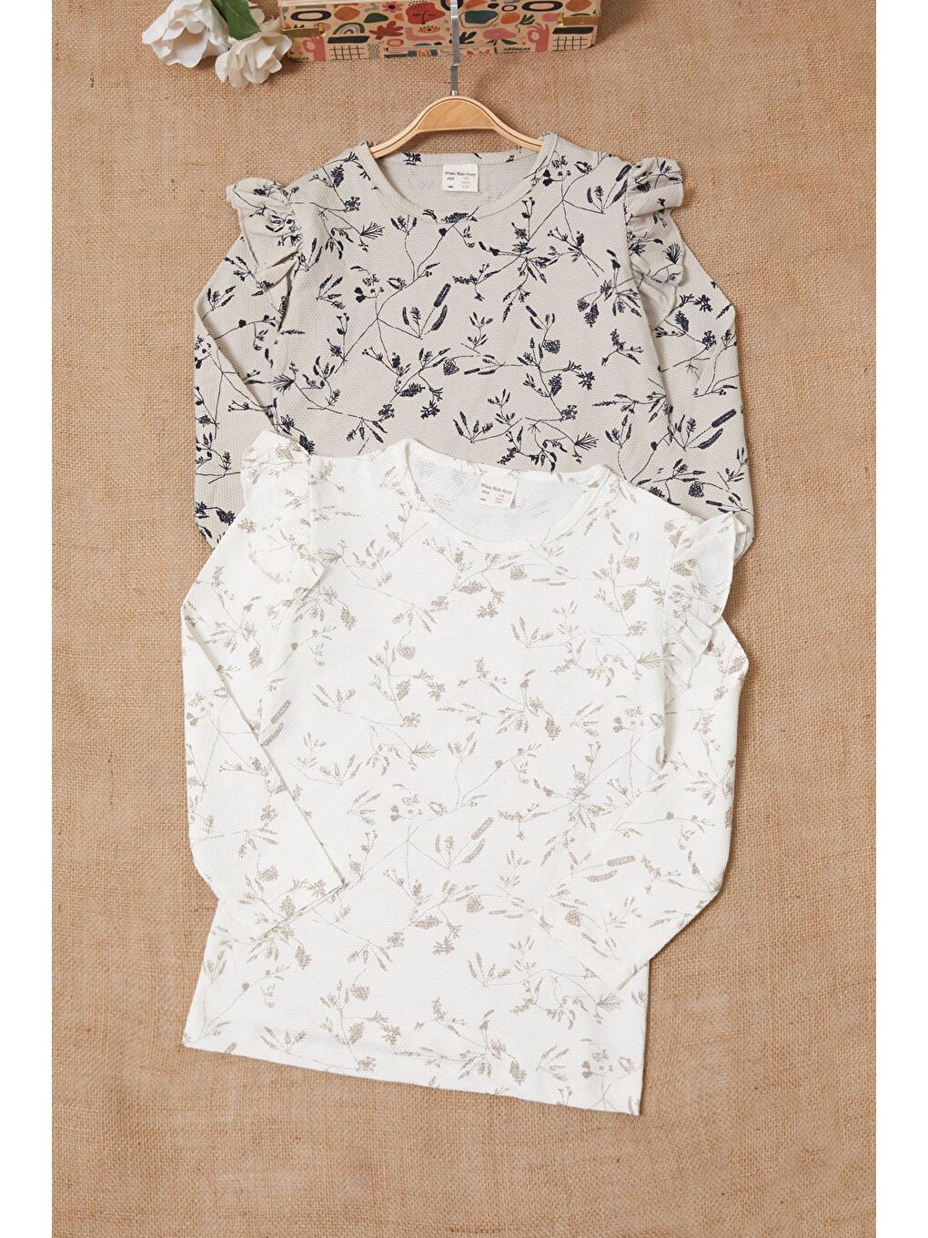 Beyaz Çiçekli Volanlı Uzun Kollu 2li Kız Çocuk Tişört Ekru-Krem 17618