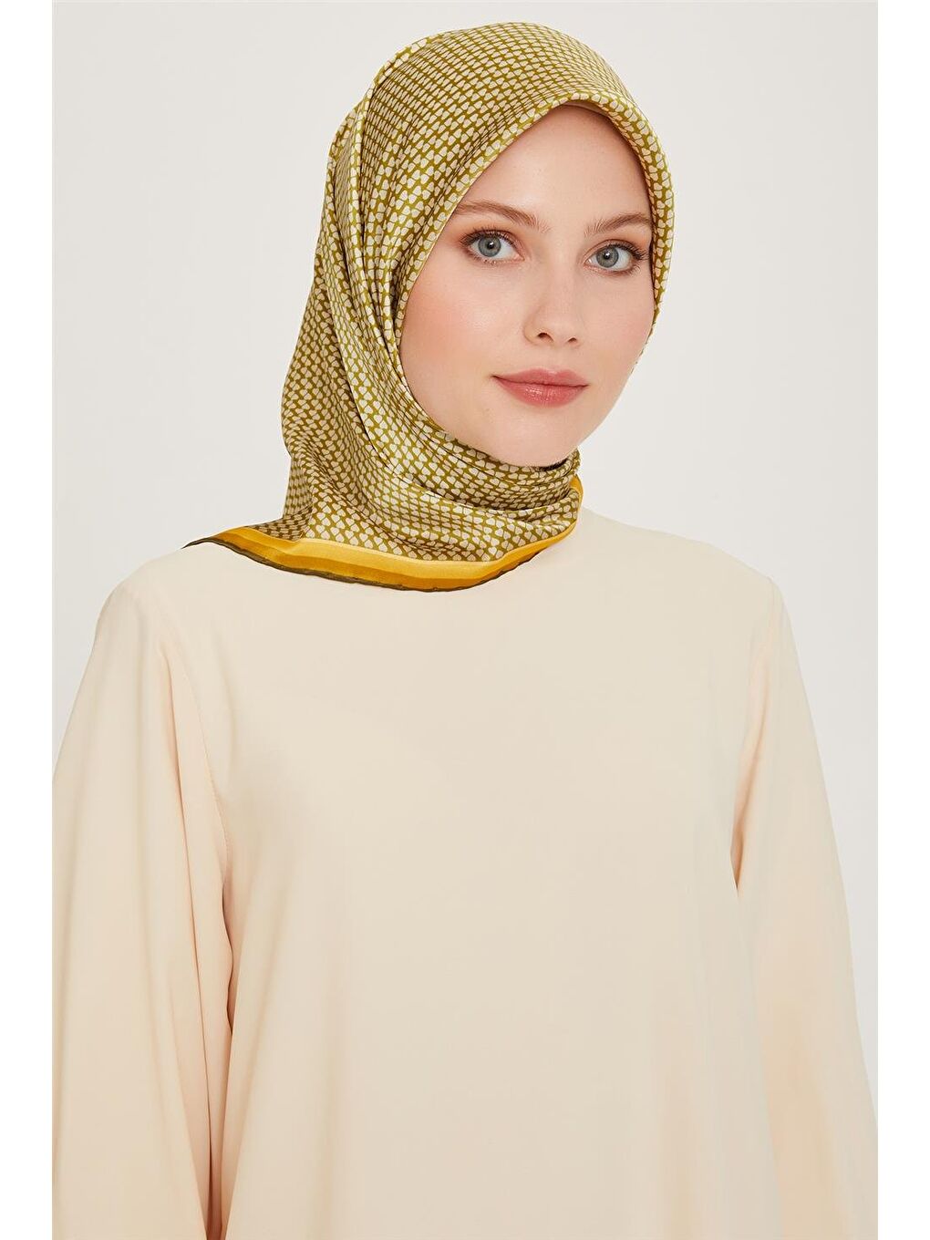 Sarı Klasik Desenli Sura Saf İpek Eşarp 9243D 06 32