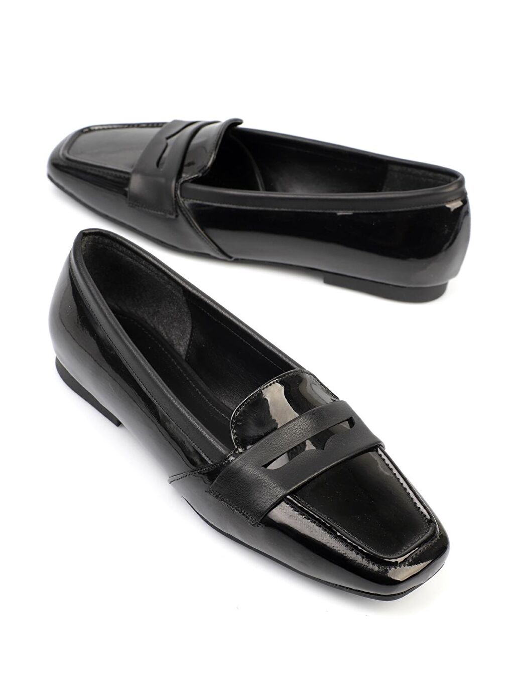 Siyah Küt Burunlu Tokalı Kadın Babet-1